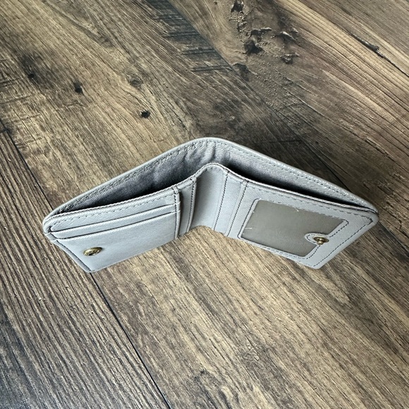 MADISON Fossil Leather Bifold Small ID Wallet - Picture 4 of 4